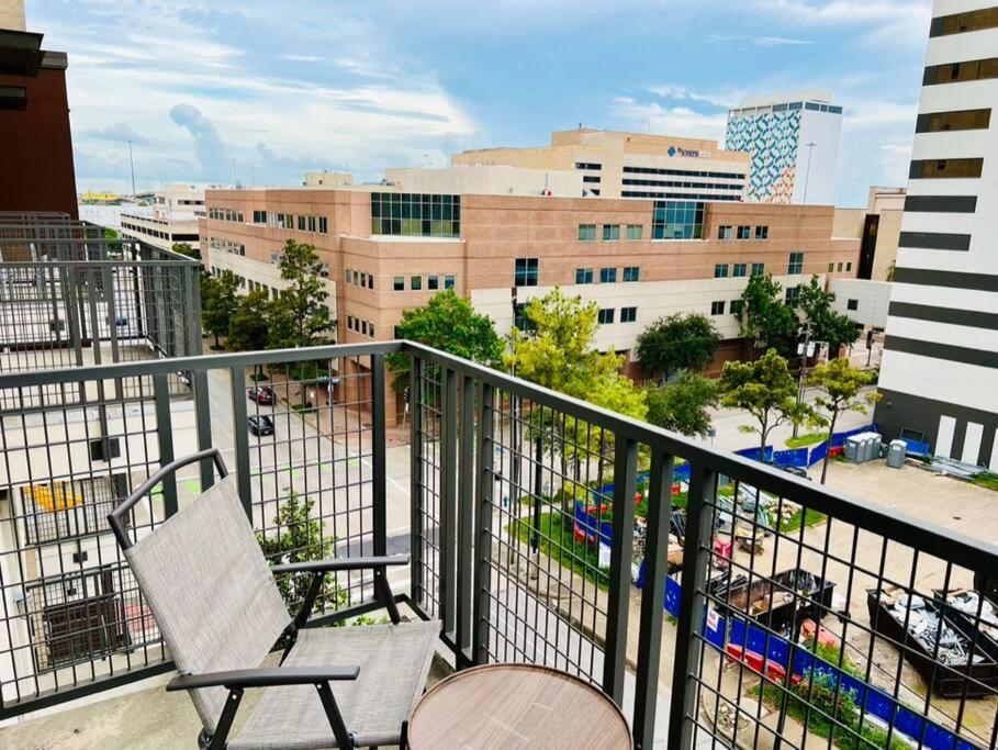Apto 1 Bed - Kitchen - Free Parking Apartment Houston Bagian luar foto