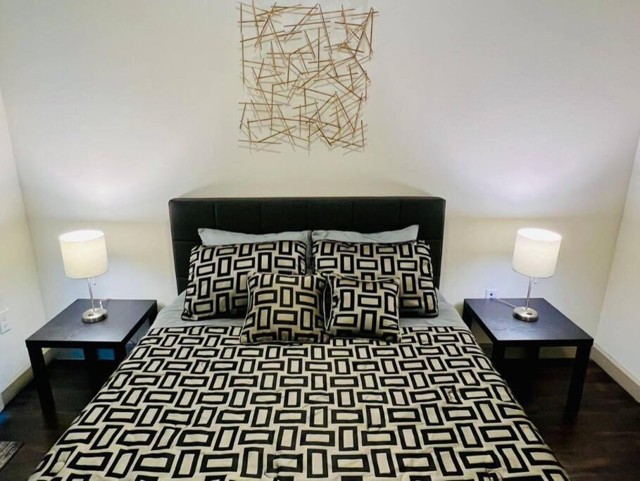 Apto 1 Bed - Kitchen - Free Parking Apartment Houston Bagian luar foto