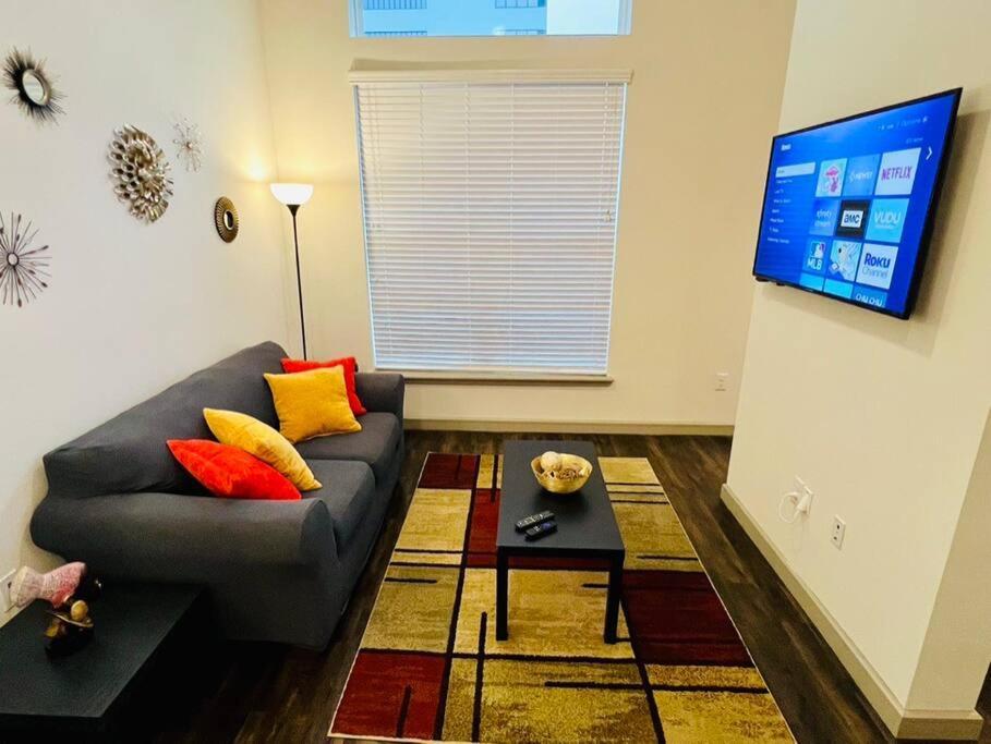 Apto 1 Bed - Kitchen - Free Parking Apartment Houston Bagian luar foto