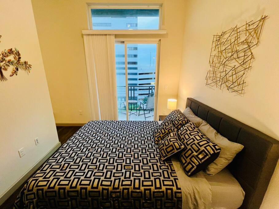 Apto 1 Bed - Kitchen - Free Parking Apartment Houston Bagian luar foto