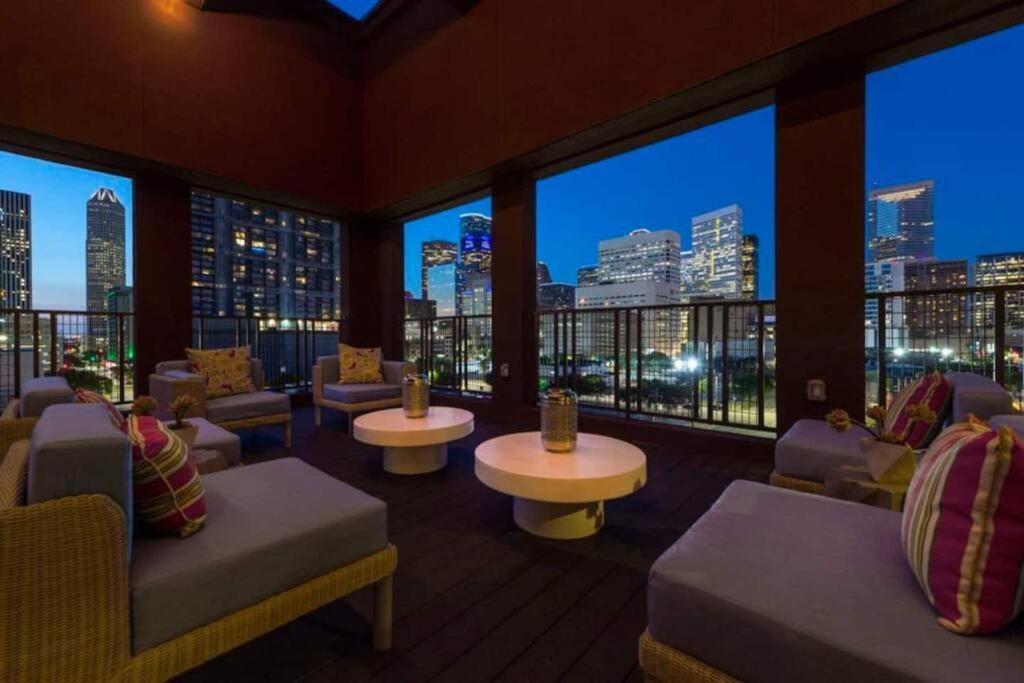 Apto 1 Bed - Kitchen - Free Parking Apartment Houston Bagian luar foto