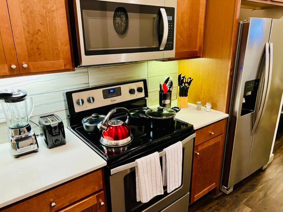 Apto 1 Bed - Kitchen - Free Parking Apartment Houston Bagian luar foto