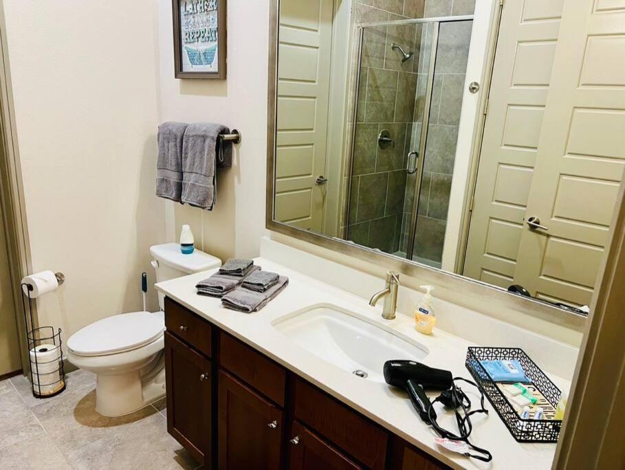 Apto 1 Bed - Kitchen - Free Parking Apartment Houston Bagian luar foto
