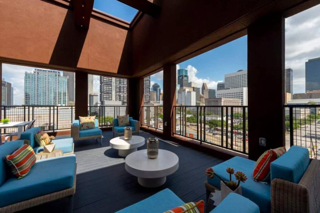 Apto 1 Bed - Kitchen - Free Parking Apartment Houston Bagian luar foto