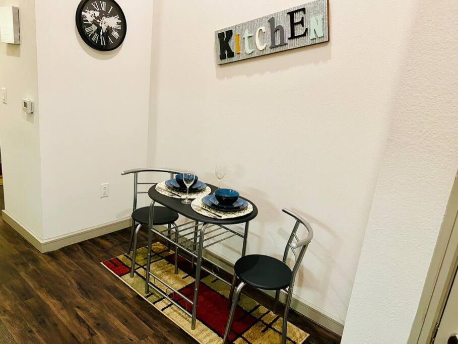 Apto 1 Bed - Kitchen - Free Parking Apartment Houston Bagian luar foto